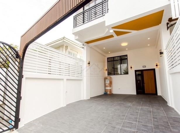 ขายทาวน์โฮม 3 ชั้น 28 ตร.ว. ถนนประดิษฐ์มนูธรรม 10 ซอยร่วมน้ำใจ