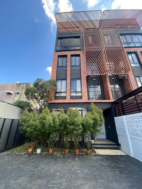 ให้เช่าทาวน์โฮม 3.5 ชั้น BRITLOFT เกษตร-นวมินทร์ ซอยลาดปลาเค้า 34