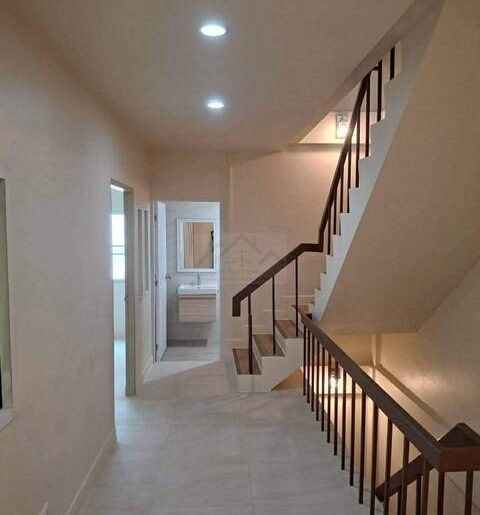 P1780 ให้เช่า โฮมออฟฟิศ ทวีมิตร พระราม 9 ซอย 7 ใกล้แยก อสมท.