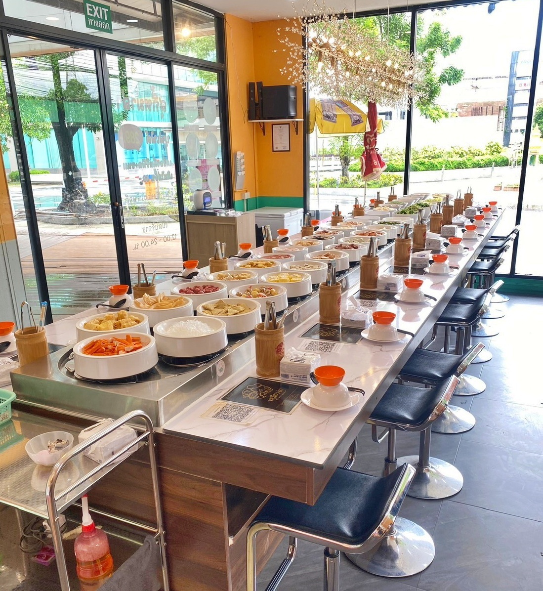 เซ้งร้านชาบูสายพาน รัชดา18 ให้อุปกรณ์ทุกอย่าง มีที่จอดรถเยอะ