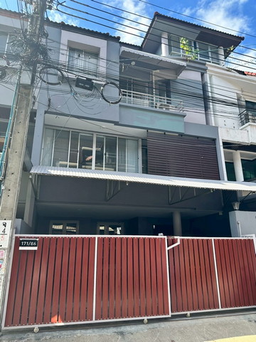 Home office 4 ชั้น 300 ตร.ม. ลาดพร้าว 80 รีโนเวทใหม่ จอดรถ 3 คั