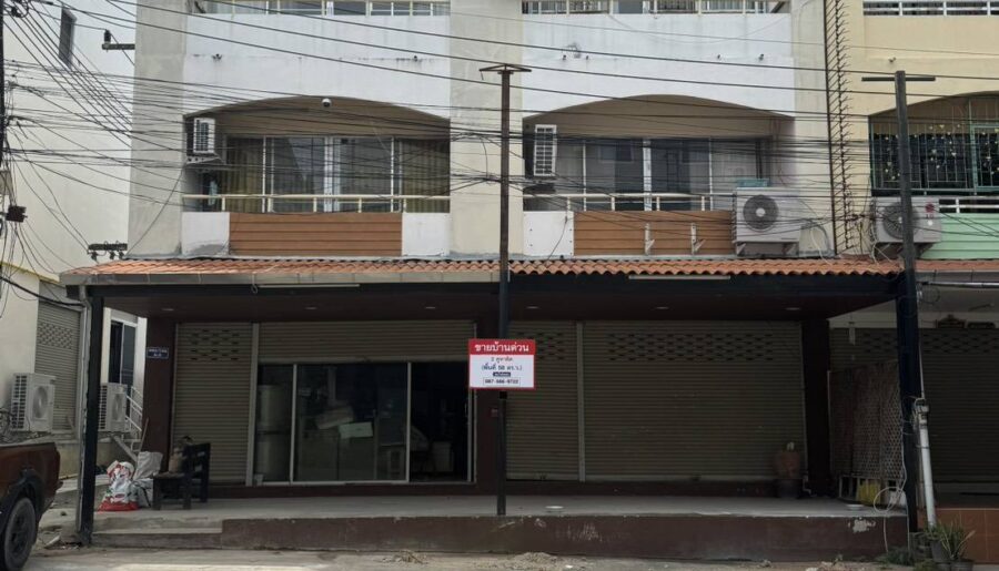 ขายทาวน์โฮม 3 ชั้น 2 คูหาติด หลังมุม ทำเลดี อ.บางละมุง จังหวัดชล