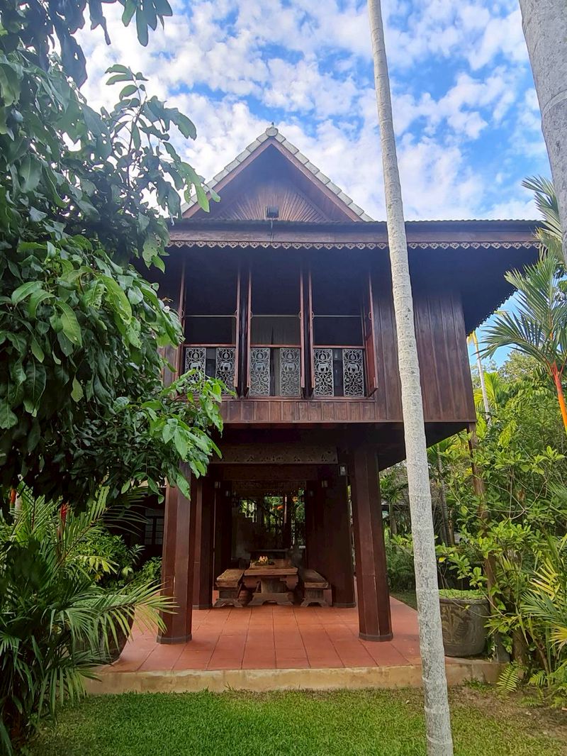 ขายที่ดินริมปิง 8 ไร่แถมบ้านล้านนา เหมาะทำ wellness ในราคาดีที่สุ