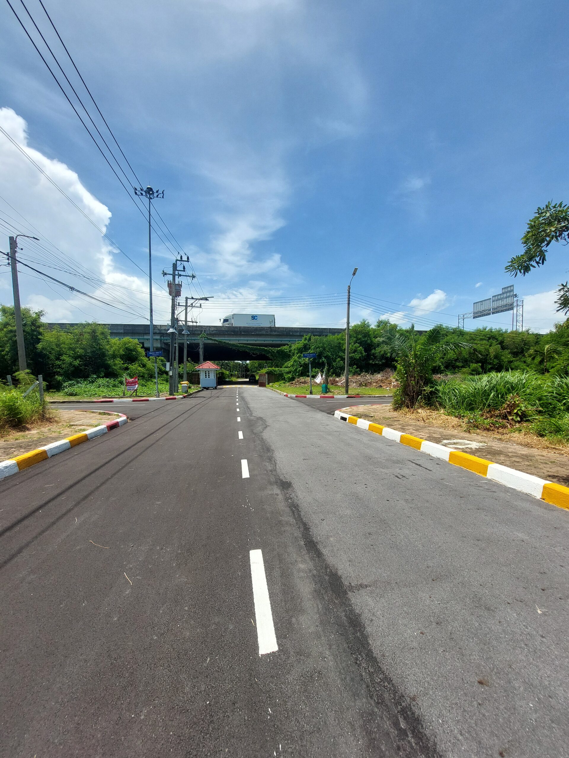 ขายด่วนที่ดินเปล่า ทำเลดี แปลงมุมสวย ในหมู่บ้านมัณฑนา