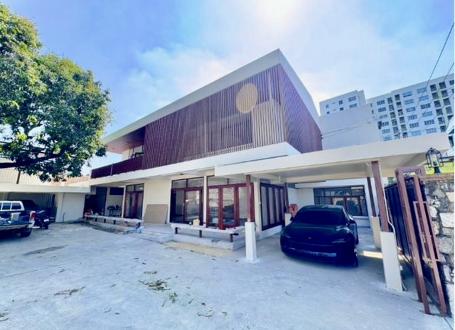 บ้านเดี่ยวยุค Mid-Century 60s ซอยจรัญ 44 พื้นที่ใช้สอย500+