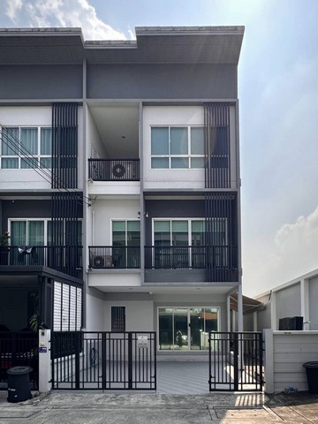 4 ห้องนอน 3 ห้องน้ำ หมู่บ้านสัมมากร อเวนิว รามอินทรา-วงแหวน