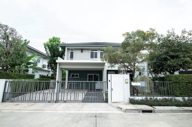 BH3861 ขายหรือให้เช่า บ้านเดี่ยวหรู มัณฑนา บางนา–วงแหวน