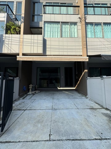 ให้เช่าทาวน์โฮม 3ชั้น บ้านกลางเมือง พระราม 9-กรุงเทพกรีฑา