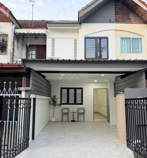 ขายทาวน์โฮม 2 ชั้น 120 ตรม ม.เลิศอุบล โชคชัย 4 ซอย 22 รีโนเวทใหม่