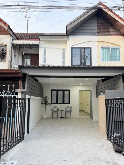 ขายทาวน์โฮม 2 ชั้น 120 ตรม ม.เลิศอุบล โชคชัย 4 ซอย 22 รีโนเวทใหม่
