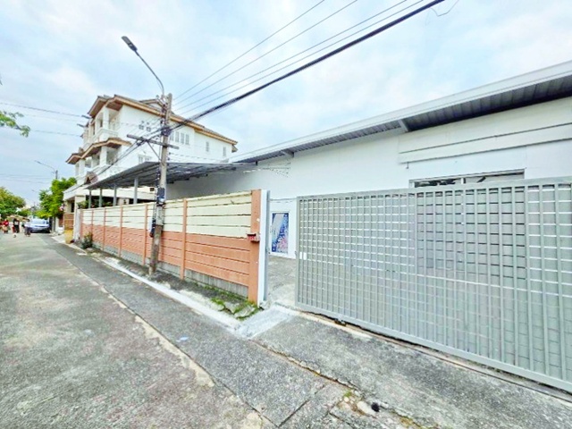 โกดังให้เช่า บิ๊กซี ลาดพร้าว Food Land 670ตรม. MRT ลาดพร้าว101