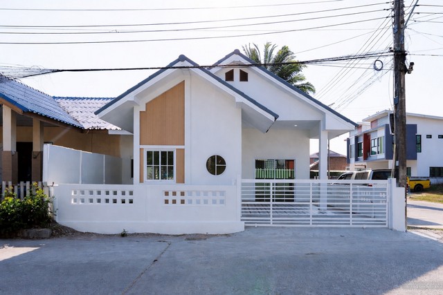 ให้เช่าบ้านแฝด โซนวัดโขดหิน ระยอง รีโนเวทใหม่ พร้อมเฟอร์นิเจอร์ค