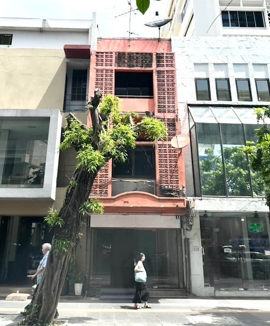 BH3909 ให้เช่าอาคารพาณิชย์ 1 คูหา 3 ชั้น ติดถนนสุขุมวิท 41