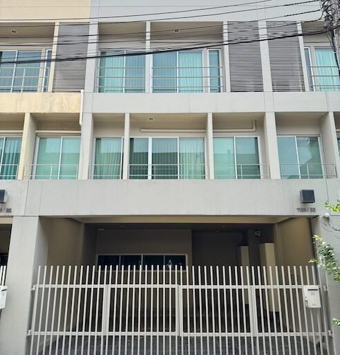 BH3915 ให้เช่าทาวน์โฮม 3 ชั้น โครงการ Noble Cube Pattanakarn พัฒน