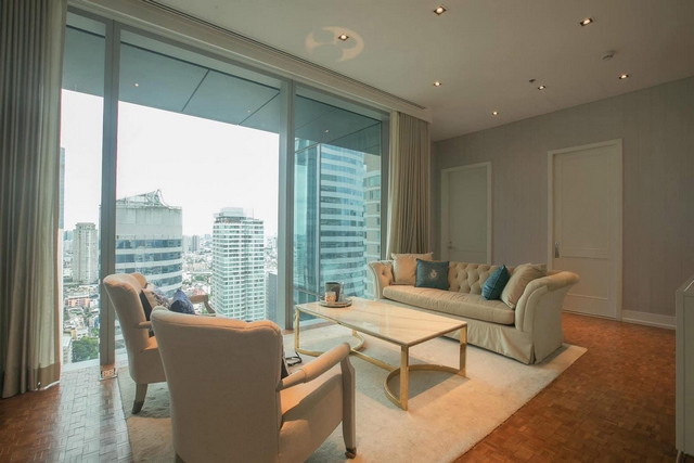 The Ritz-Carlton Residencesบนตึก Mahanakorn tower 3 ห้องนอน