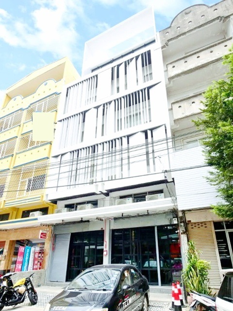 2คูหา อาคาร โชว์รูม ให้เช่า 5.5ชั้น พร้อมทำธุรกิจ MRTไทรม้า 250ม.