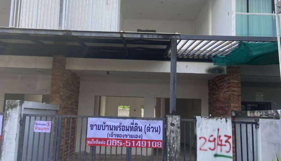ขายทาวน์เฮ้าส์ 2 ชั้น (ขายตามสภาพ) หมู่บ้านนคราศิริ จังหวัดชลบุรี
