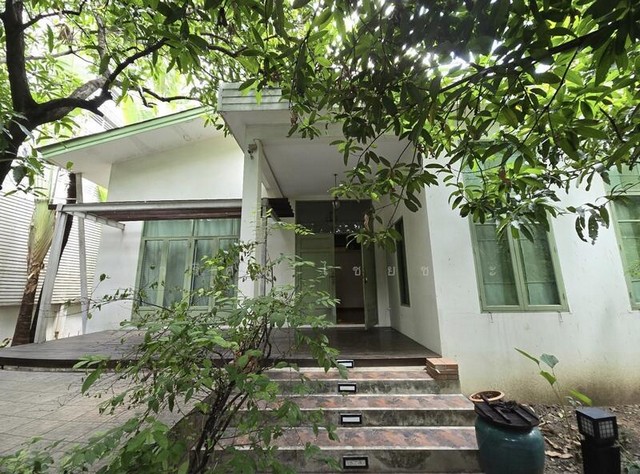 ขายบ้านพร้อมที่ดิน ถนนพญาไท ซอยประดิพัทธ์ เนื้อที่ 214 ตรว.