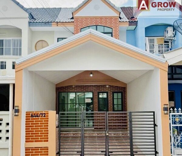 หมู่บ้านนวกานต์ ซอยเสรีไทย 43 แยก 3 บ้านสวย ทำเลดี พร้อมเข้าอยู่