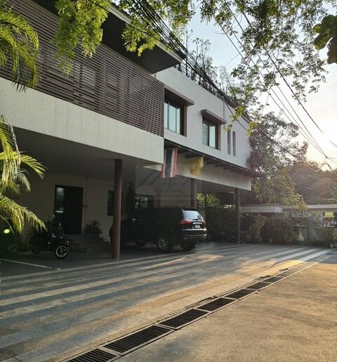 ให้เช่าบ้านศศิดา สุขุมวิท 24 Unit B กว่า 220 ตรม ใกล้ BTS พร้อมพง
