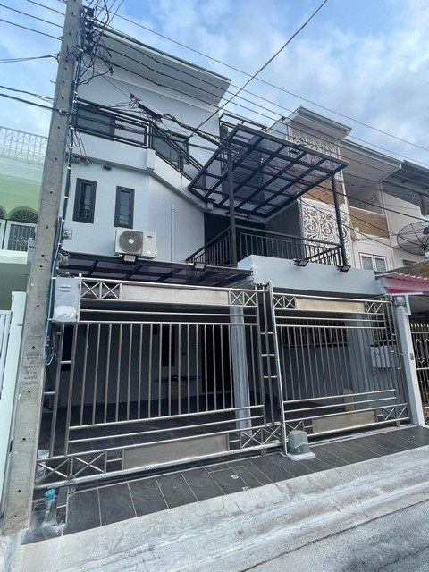 ขายทาวน์โฮม 3 ชั้น 2 คูหา 30 ตรว. แต่งใหม่ทั้งหลัง ใกล้ MRT วงศ์ส