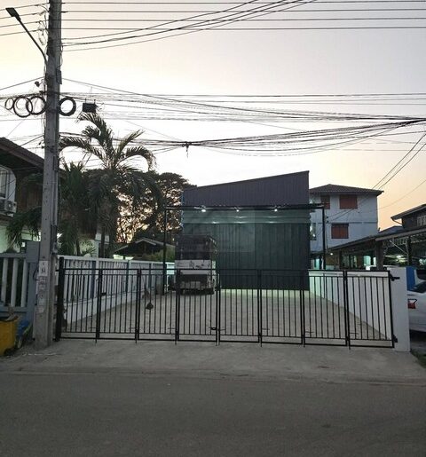 ให้เช่าโกดัง พร้อมออฟฟิศสร้างใหม่ 100 ตร.ว.กรุงเทพกรีฑา 35 ใกล้ทา