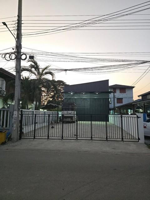 ให้เช่าโกดัง พร้อมออฟฟิศสร้างใหม่ 100 ตร.ว.กรุงเทพกรีฑา 35 ใกล้ทา