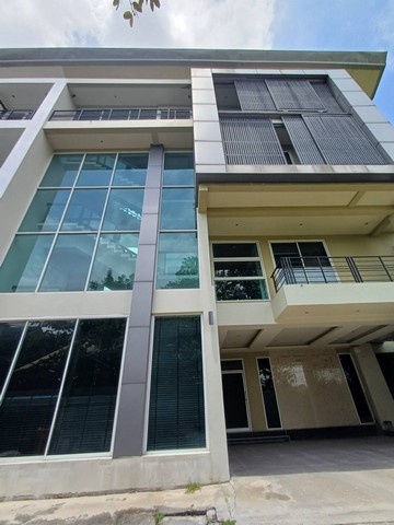 ให้เช่าโฮมออฟฟิต4ชั้น600ตร.ม.ห้องมุมย่านรามอินทรา