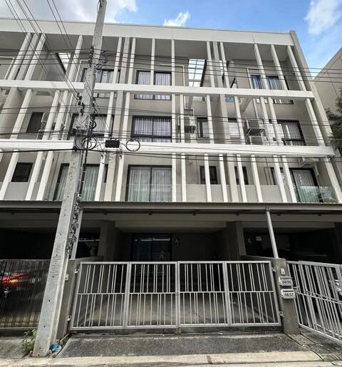 ให้เช่าทาวน์โฮม 4 ชั้น วาย เรซิเดนท์ สุขุมวิท 113 ใกล้ BTS สำโรง