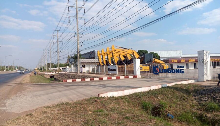 ขายที่ดินเทพื้นคอนกรีต 4 ไร่ พร้อมอาคารโชว์รูม โชคชัย นครราชสีมา