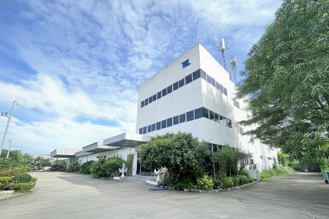 พื้นที่ใช้สอย: 6,700 ตารางเมตร: – อาคารสำนักงาน 3 ชั้น 1,320 ตร.ม