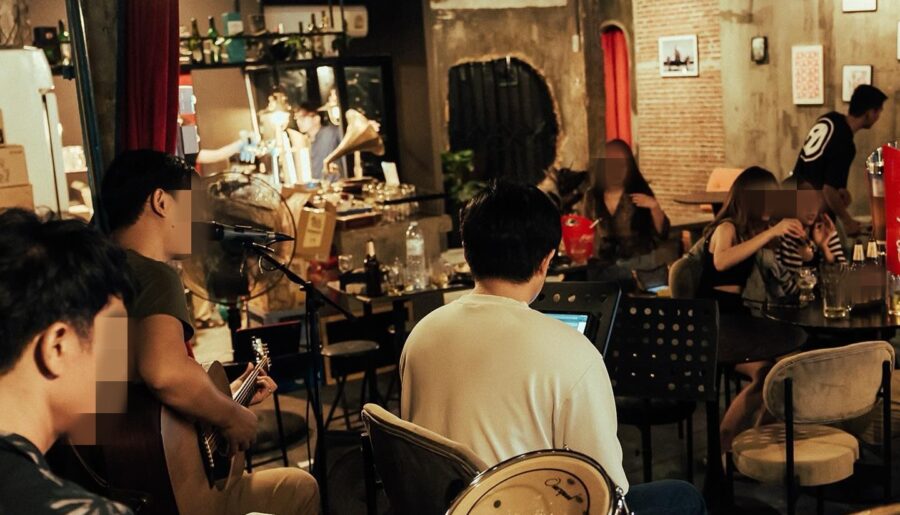 ให้เช่าRooftop ย่านทาวน์อินทาวน์ ตามสภาพ ไม่มีค่าเซ้ง ร้านอยู่ติด