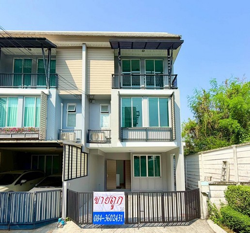 ขาย ทาวน์โฮม 3 ชั้น หลังมุม หมู่บ้านอารียา เดลี่ เกษตร-นวมินทร์