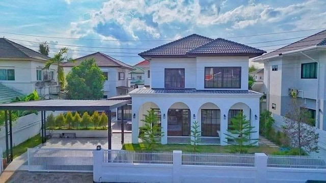 บ้านเดี่ยว 2 ชั้น สไตล์ โมเดิร์น เมดิเตอร์เรเนียน กรีนวัลเล่ย์ แม