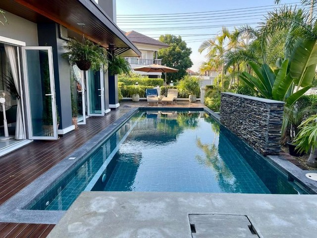 บ้านพูลวิลล่า 2 ชั้น เฟอร์นิเจอร์ครบ มีสวนสวยรอบบ้าน สันกำแพง