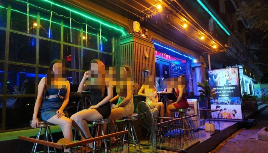 เซ้งร้าน คาราโอเกะ-บาร์ พัฒนาการ ติดถนนใหญ่ ร้านขนาดใหญ่ 2 คูหา