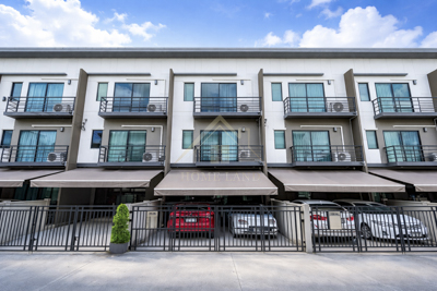 ทาวน์โฮม บ้านกลางเมือง ศรีนครินทร์ – อ่อนนุช