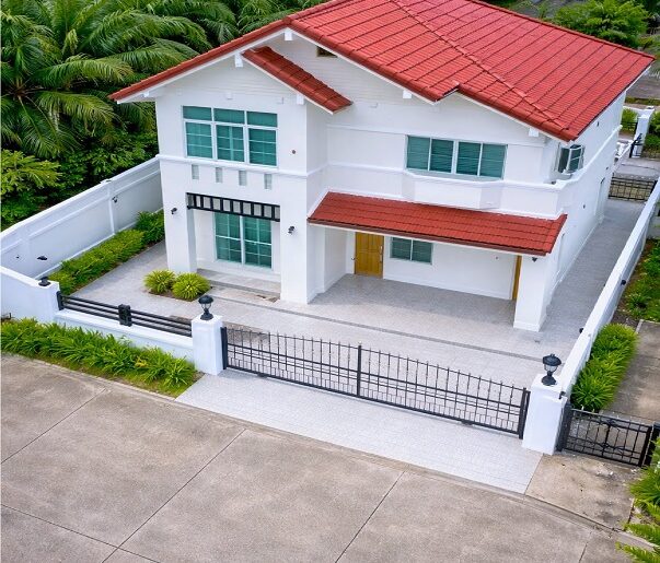 หลังมุม สภาพสวย ศรีราชาะนิคมอุตสาหกรรม เจพาร์ค ศรีราชา 500 ม. บ้า