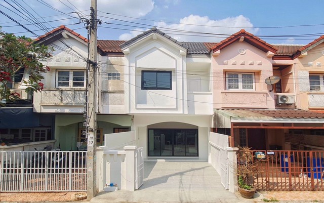 หมู่บ้านนภาพร เดินทางสะดวกใกล้รถไฟฟ้าสายสีม่วง