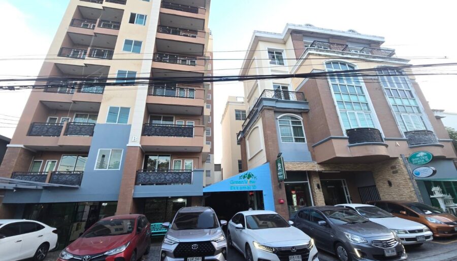 ขายเซอร์วิสอพาร์ทเม้นท์ เอกมัย เนื้อที่ 215 ตารางวา 7ชั้น