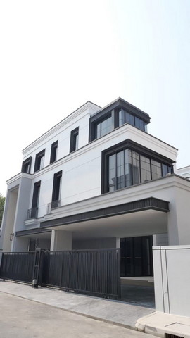 Malton Gates Krungthep Kreetha มีลิฟต์+ pool villa 5 ห้องนอน