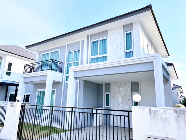 ใกล้ ม.เทคโนโลยีมหานคร 5แอร์ บ้านเดี่ยว 2ชั้น สระว่ายน้ำ 52ตร.วา