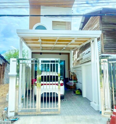 บ้านใหม่ 2 ชั้น 3 นอน วัดเขาทอง 600 ม. ม.มหิดล นครสวรรค์ 800 ม.