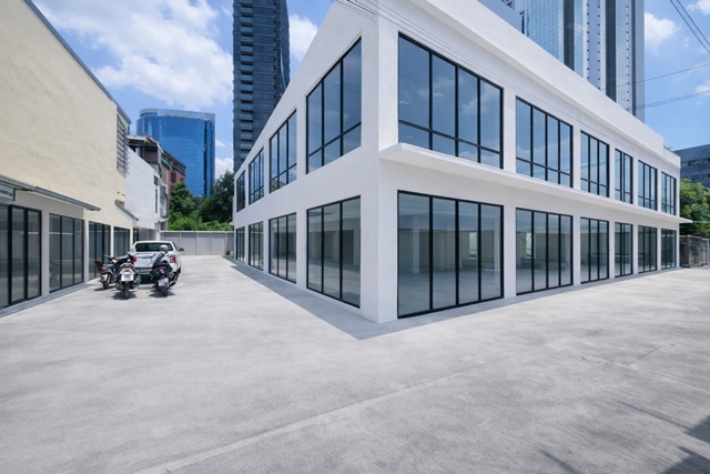 Showrooms 6คูหา เดอะ แบงค็อก สาทร ใกล้ BTS สุรศักดิ์ 200ม. 822ตร.