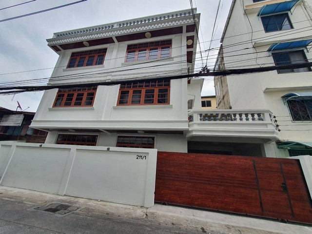 ให้เช่า ทาวน์โฮม 3 ชั้น Rooftop ซอยเจริญนคร 34 ใกล้ BTS กรุงธนบุร