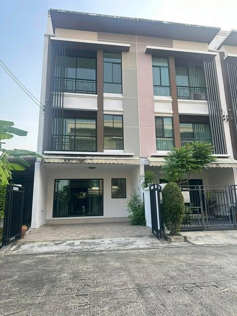 ขายทาวน์โฮม3ชั้น33ตร.วโครงการบ้านกลางเมืองนวมินทร์42หลังมุม