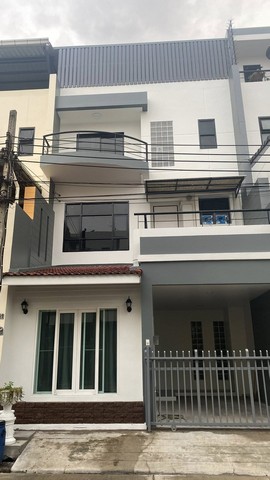ให้เช่าทาวน์โฮม 3ชั้น เหมาะทำโฮมออฟฟิศ ซอยลาซาล สุขุมวิท105