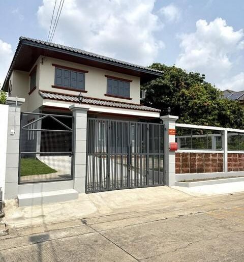 ให้เช่าบ้านเดี่ยวใหม่2ชั้นย่านดอนเมืองซอยโกสุมรวมใจ5 เฟอร์พร้อมอย