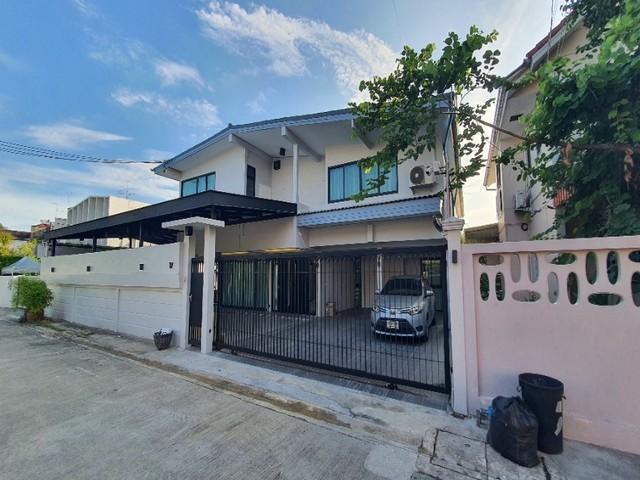 ให้เช่าบ้าน 2 ชั้น หมู่บ้าน ต.รวมโชค โชคชัย 4 ใกล้ Central Eastvi