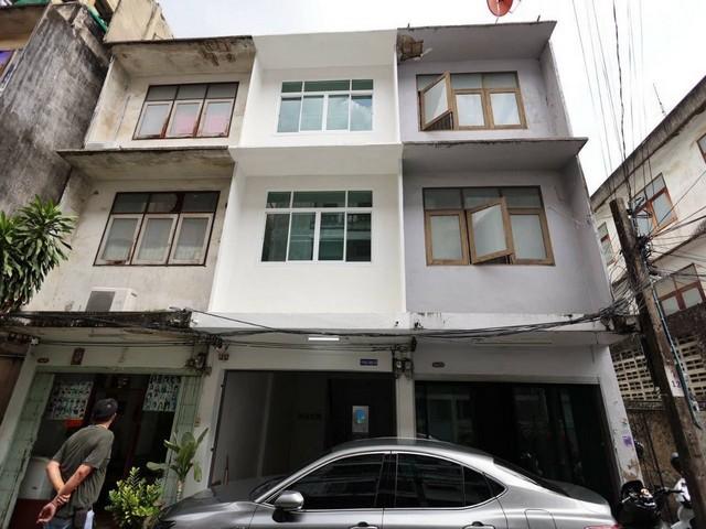 ให้เช่าทาวเฮาส์ 4 ชั้น ซ.สาทร11 แยก3 รีโนเวทใหม่ ใกล้ BTS เซนต์หล